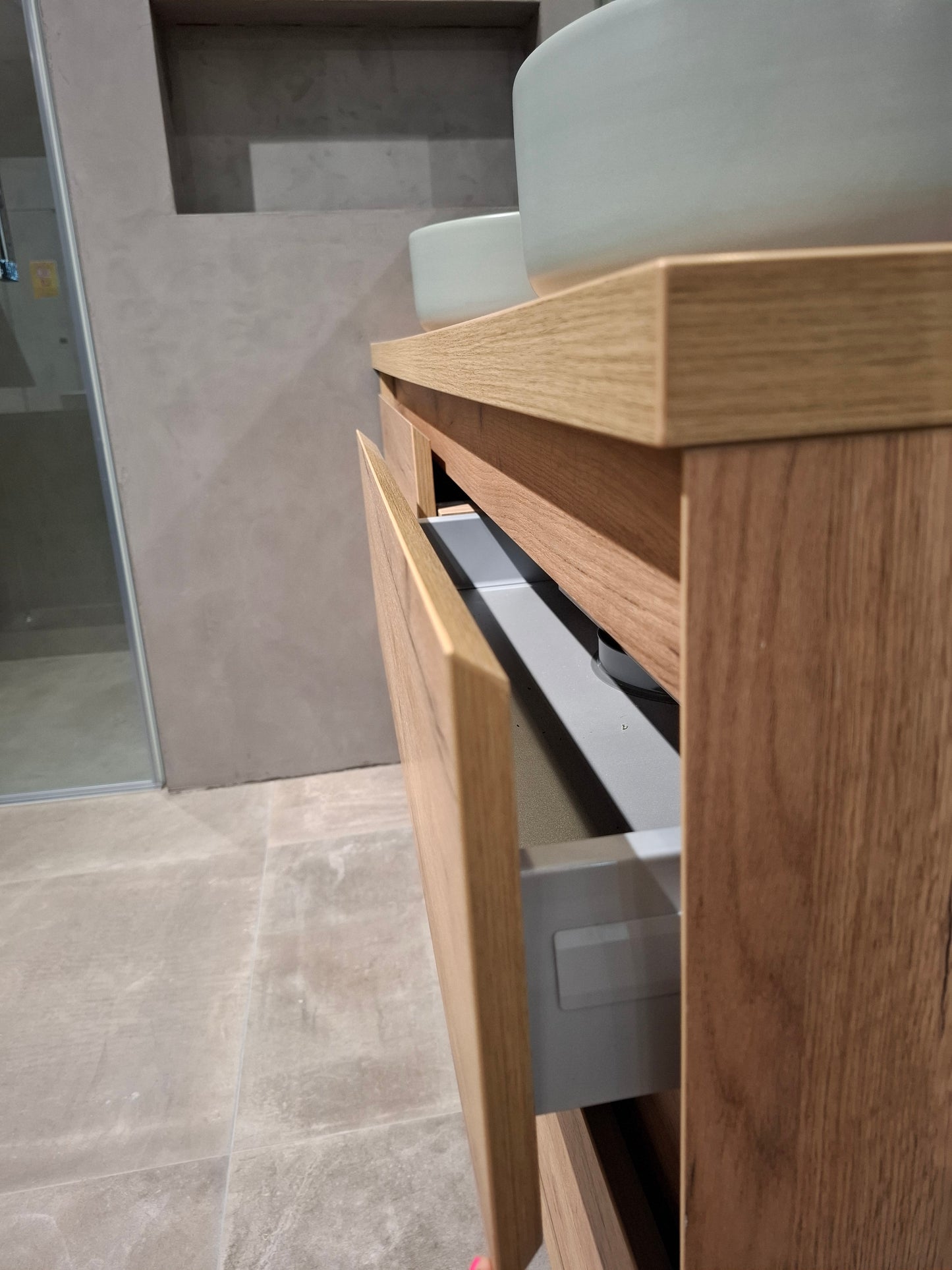 Badkamermeubel 140cm met opbouwkommen +spiegel